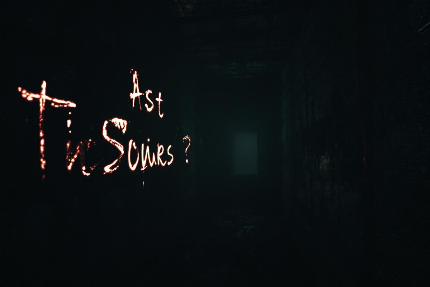 Texte manuscrit lumineux "Ast Soures?" sur fond sombre