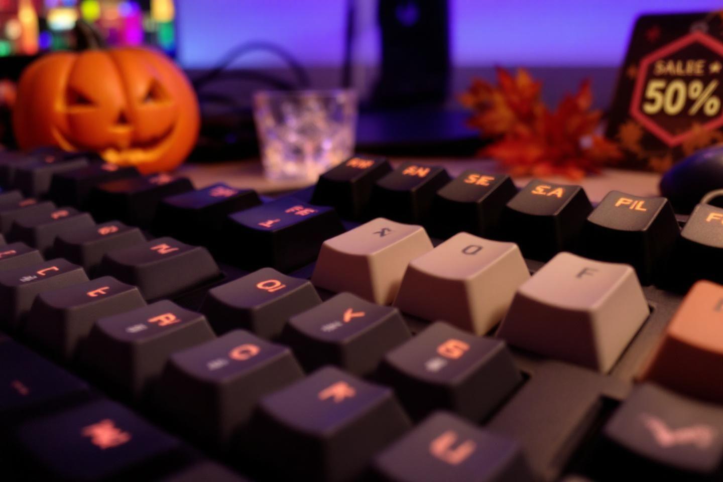 Clavier personnalisé avec citrouille jack-o-lantern coloré