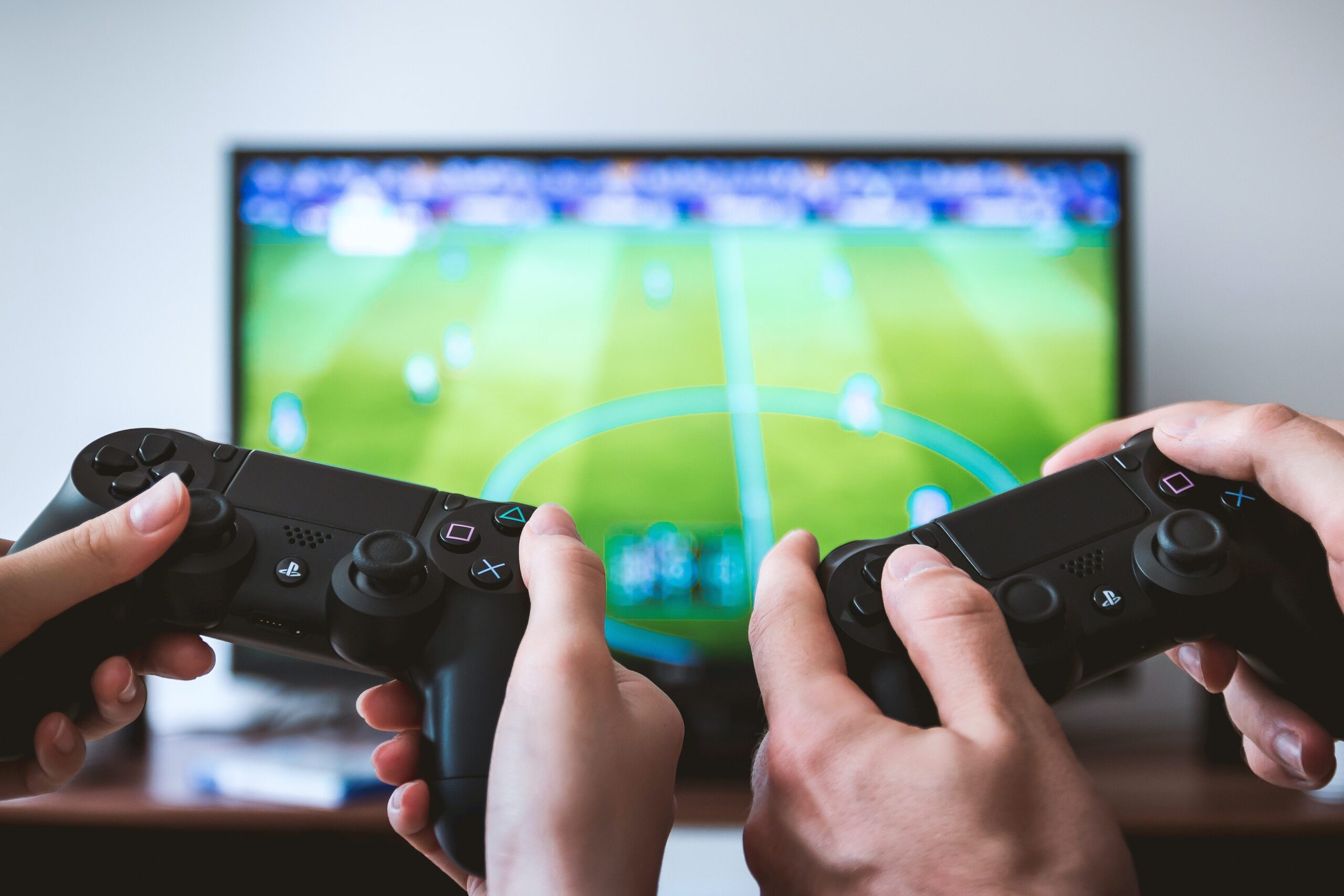 Comment a évolué le jeu vidéo de football FIFA à travers les années ?
