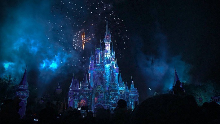 Un monde virtuel calqué sur les parcs Disney