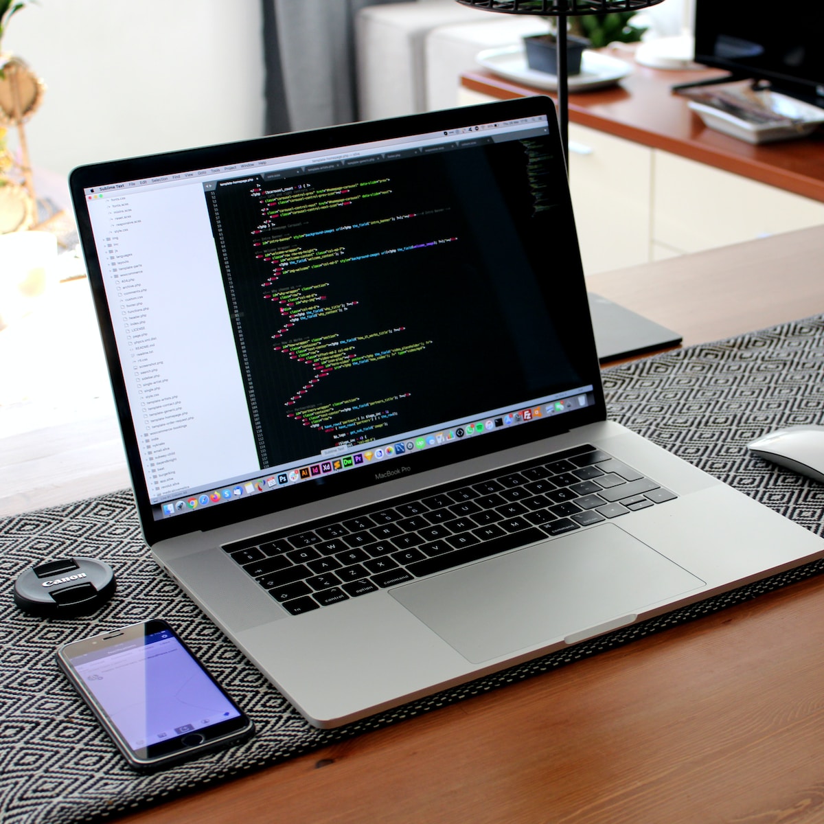 MetaGPT vs. les plateformes de développement d'applications Web traditionnelles : quelles sont les différences ?