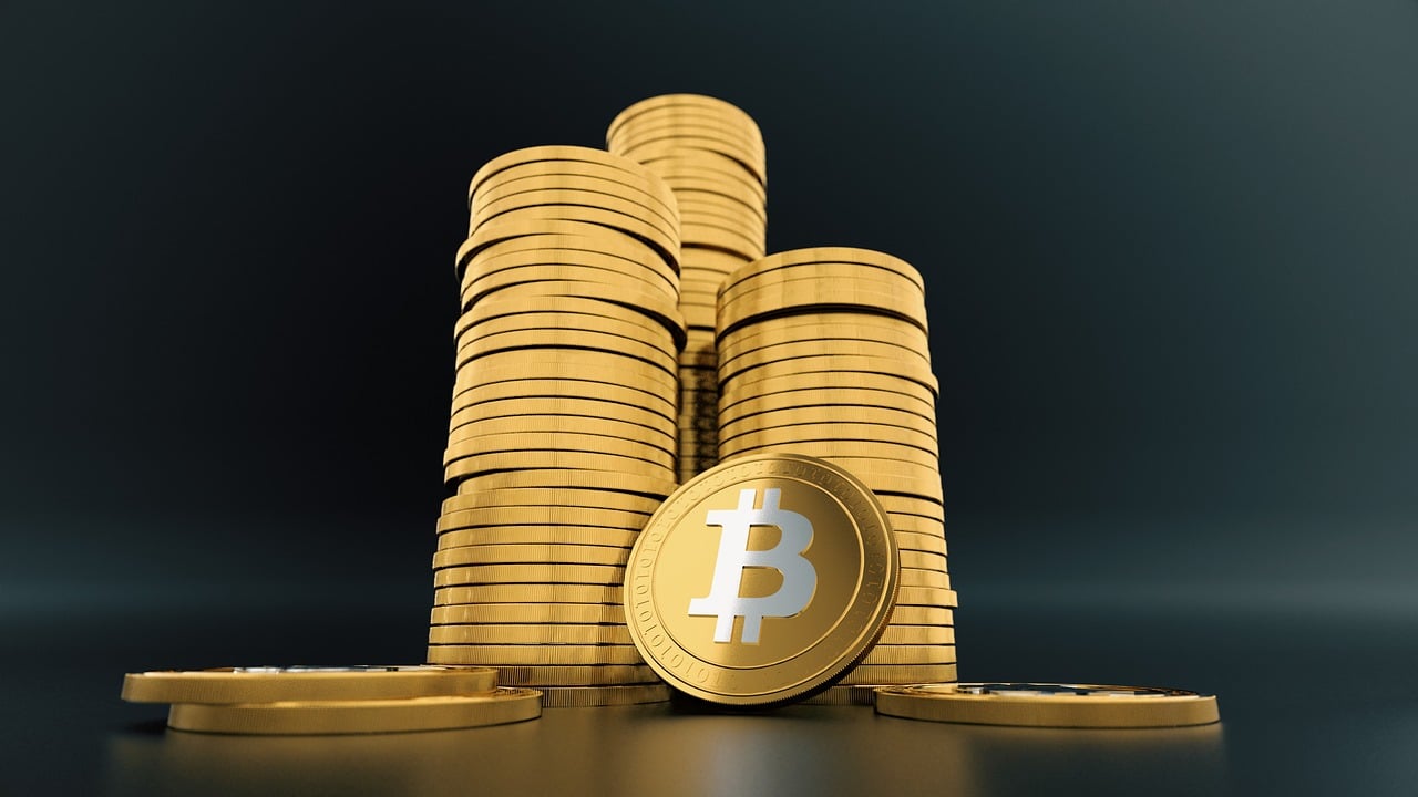 Quels sont les facteurs qui influencent la volatilité du Bitcoin et comment les investisseurs peuvent-ils s'y adapter ?