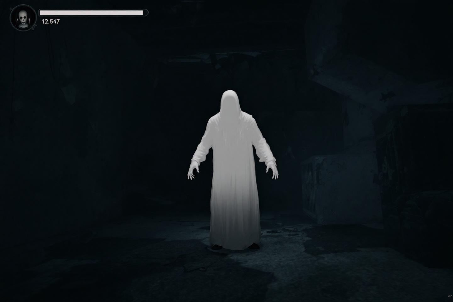 Figure blanche spectrale dans un environnement sombre et myst&eacute;rieux